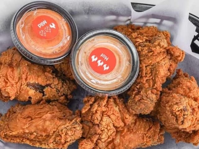 6PC Hot Wings Box.
